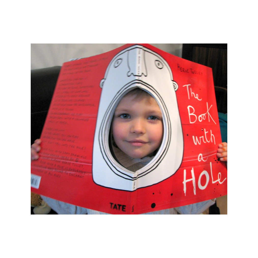 Książka z Dziurą -  Wydawnictwo Egmont