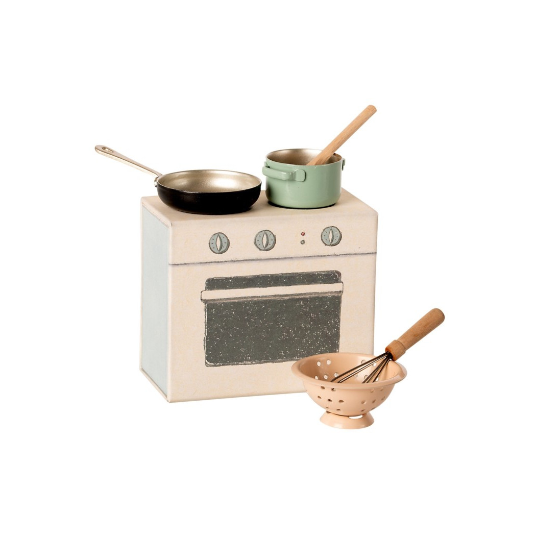 Zestaw Kuchenny z Czarną Patelnią Kuchnia - Cooking Set - Akcesoria dla Lalek - Maileg
