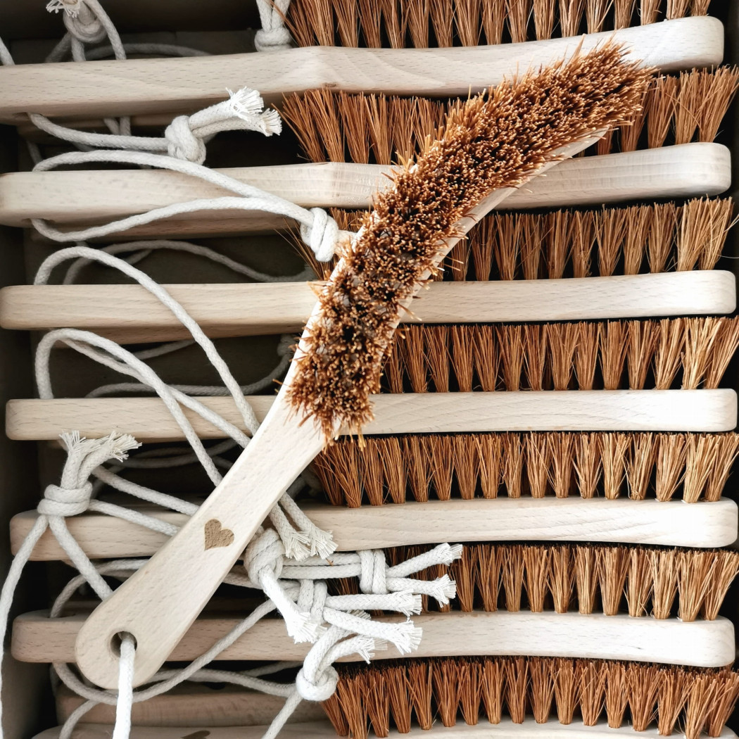 Ostra Szczotka Kokosowa Na Rączce - LullaLove