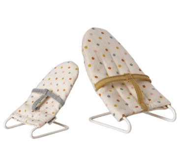 Leżaczek w Kolorowe Kropki - Babysitter Micro - Akcesoria Dla Lalek - Maileg