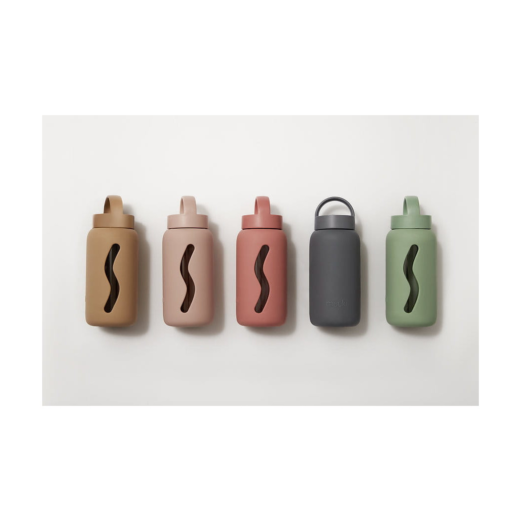 WYPRZEDAŻ Bezbarwna Silikonowa Słomka i Nakładka na Mini Szklaną Butelkę 500 ml - Muuki