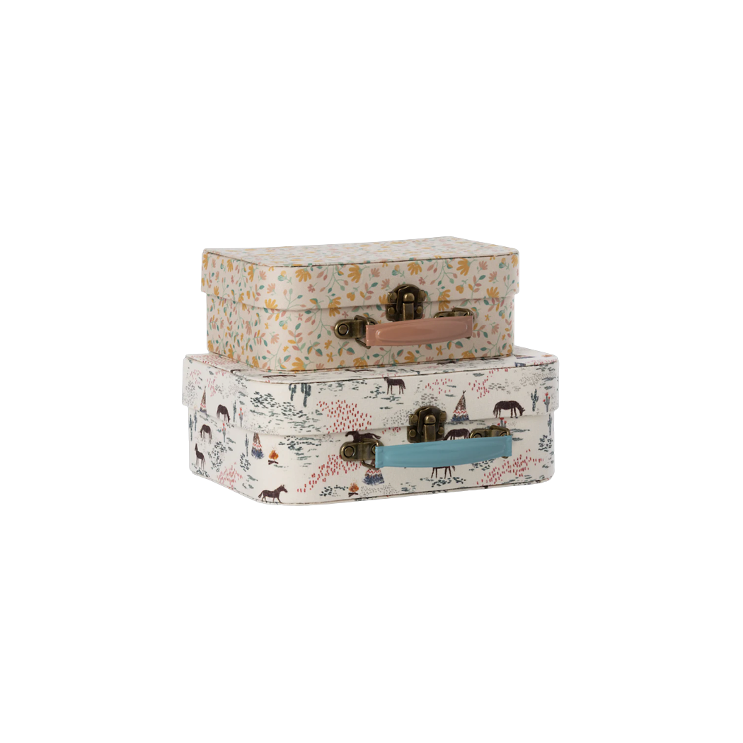 WYPRZEDAŻ Chevaux Heureux - Zestaw Dwóch Walizeczek - Suitcase with fabric 2 psc set - Maileg