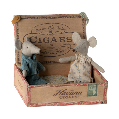 Mama i Tata w Pudełku 17 cm - Mum & Dad Mice In Cigarbox - Maileg