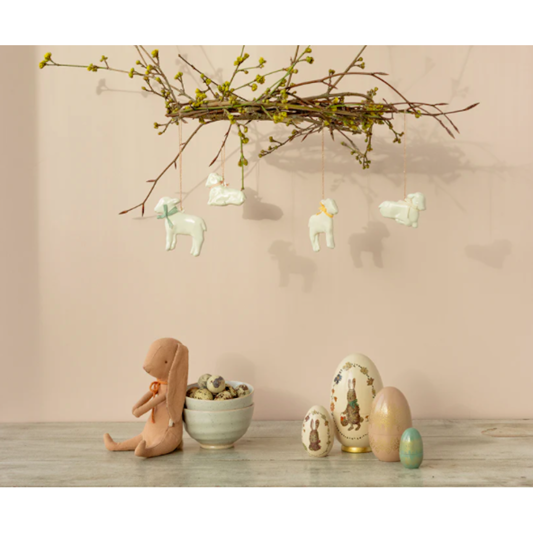 WYPRZEDAŻ Leżący Baranek z Kremową Kokardką - Dekoracja Wielkanocna - Easter Metal Ornament Lamb - Off White - Maileg