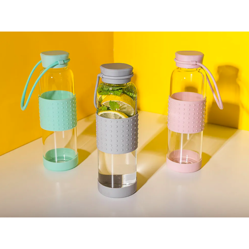 Zielona Szklana Butelka w Silikonowej Osłonie - 550 ml - Altom Design