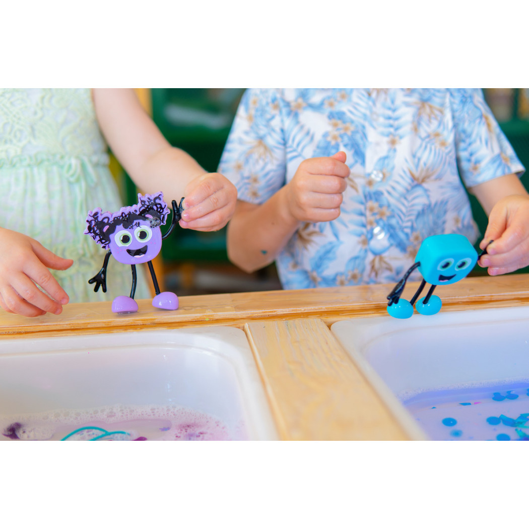 Postać Lumi oraz 2 kostki Sensoryczne Świecące w Wodzie - Kolor Fioletowy - Glo Pals