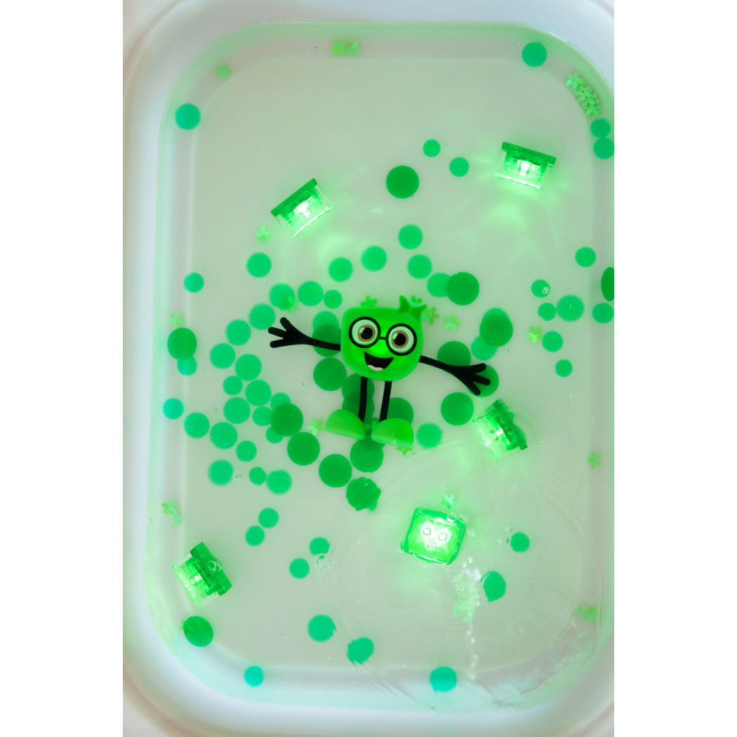 Postać Pippa oraz 2 kostki Sensoryczne Świecące w Wodzie - Kolor Zielony - Glo Pals