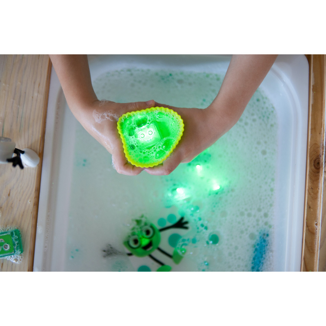 Postać Pippa oraz 2 kostki Sensoryczne Świecące w Wodzie - Kolor Zielony - Glo Pals