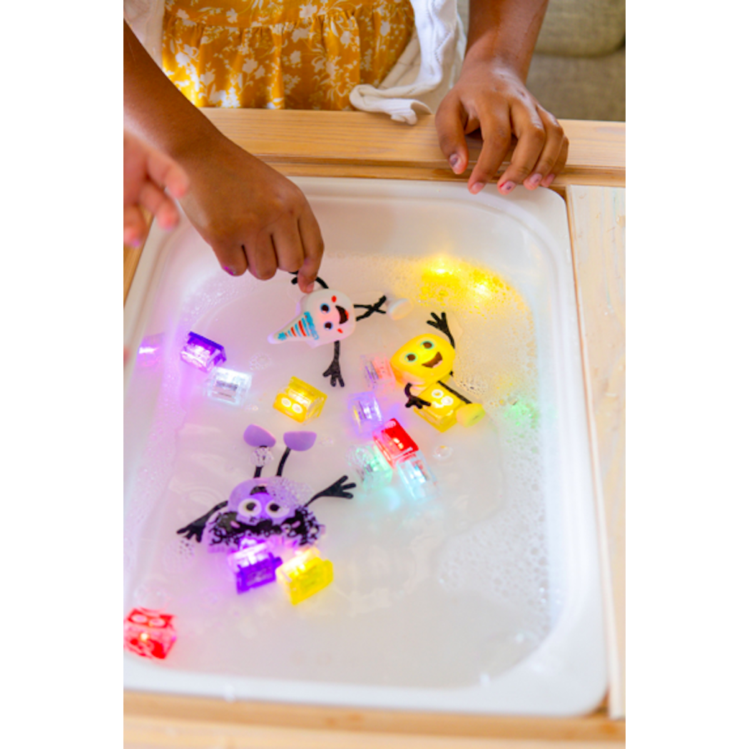 Alex - Zestaw 4 kostek Sensorycznych Świecących w Wodzie - Kolor Żółty - Glo Pals