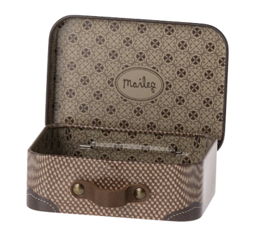 Brown - Walizka Pudełeczko - Suitcase Micro - Akcesoria Dla Lalek - Maileg
