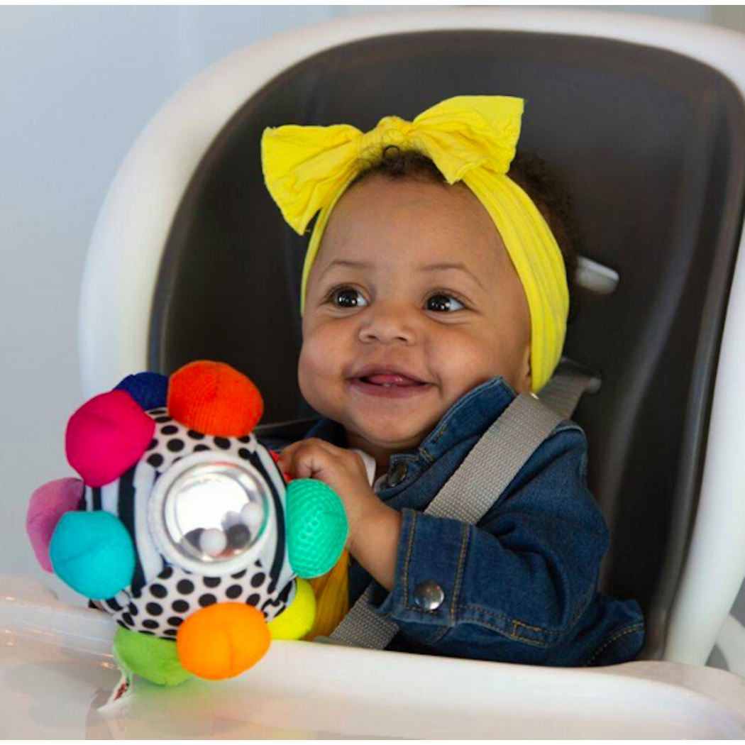 Piłka z Wypustkami - Sensoryczna Zabawka do Wózka - Sassy Baby