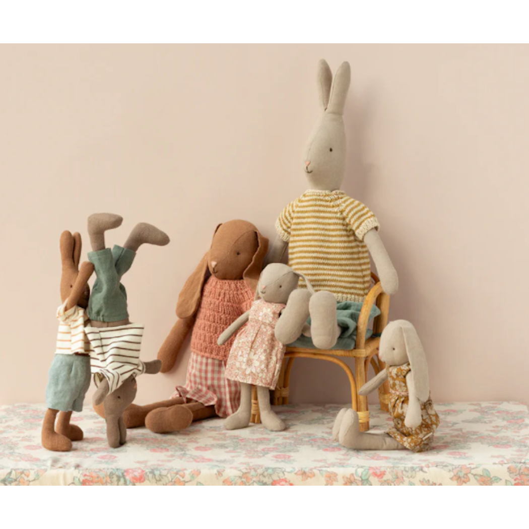 Czekoladowy Króliczek w Koszulce i Spodenkach - Rabbit size 1 - Chocolate Brown -Striped Blouse And Shorts - Maileg