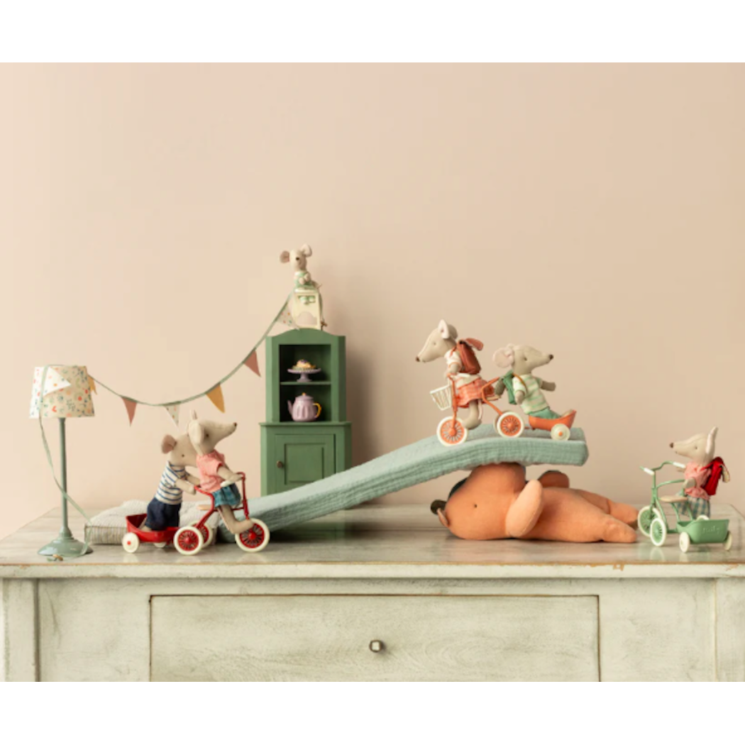 Myszka Rowerzystka - Czerwony Plecak - Tricycle Mouse - Big Sister - Red - Maileg