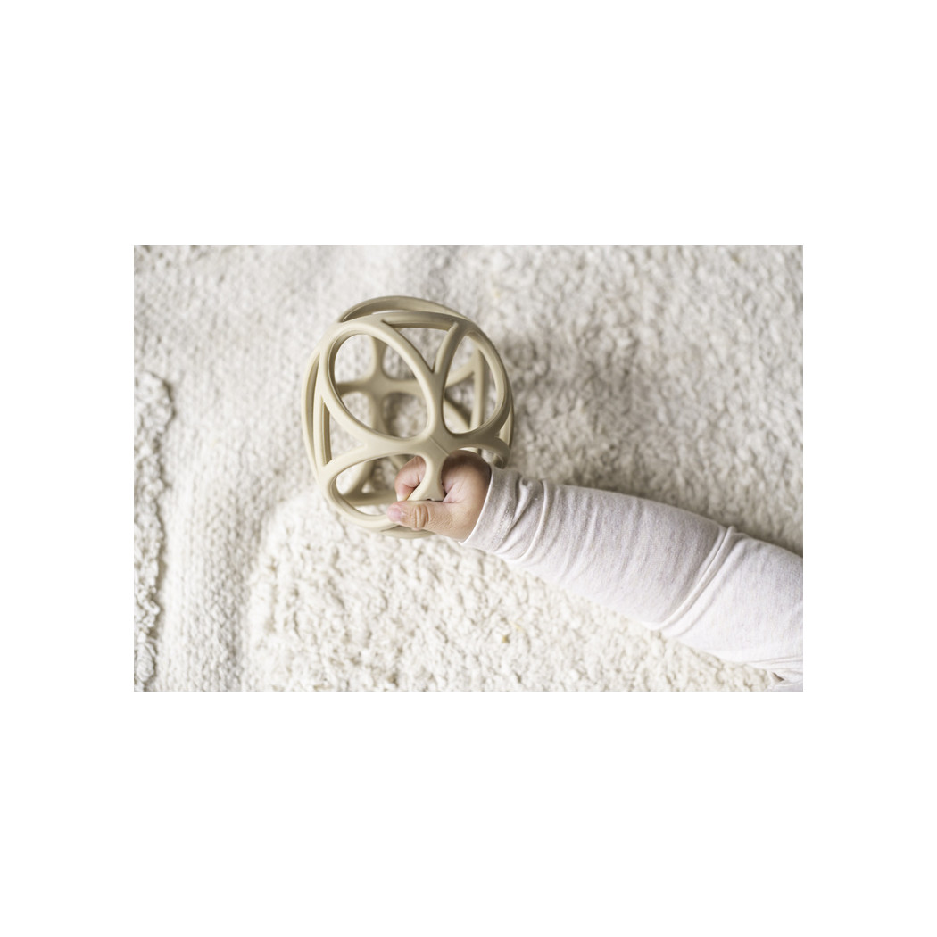 Piaskowa Piłeczka Silikonowa - Gryzak - Little Dutch