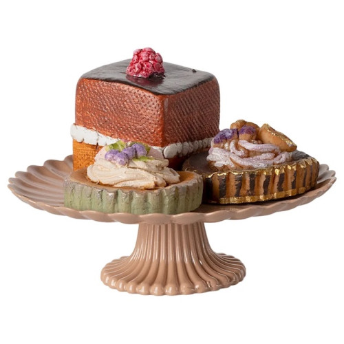 Zestaw Trzech Ciastek na Ozdobnej Podstawce - Cakes And Cakestand Mini - Akcesoria dla Lalek - Maileg