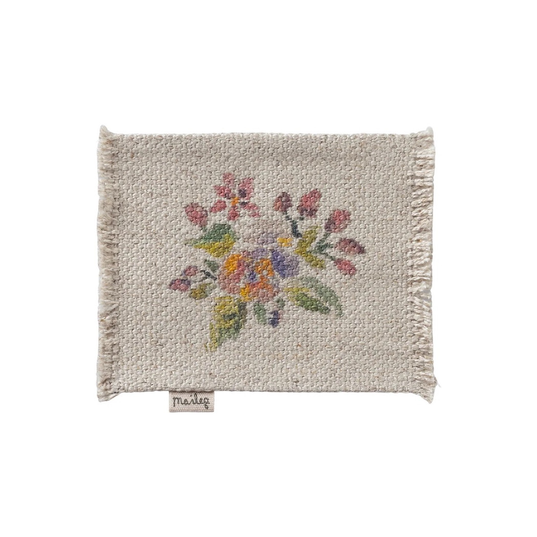 Dywanik w Kwiaty 9x6,5 cm - Rug Flowers Small - Akcesoria Dla Lalek - Maileg