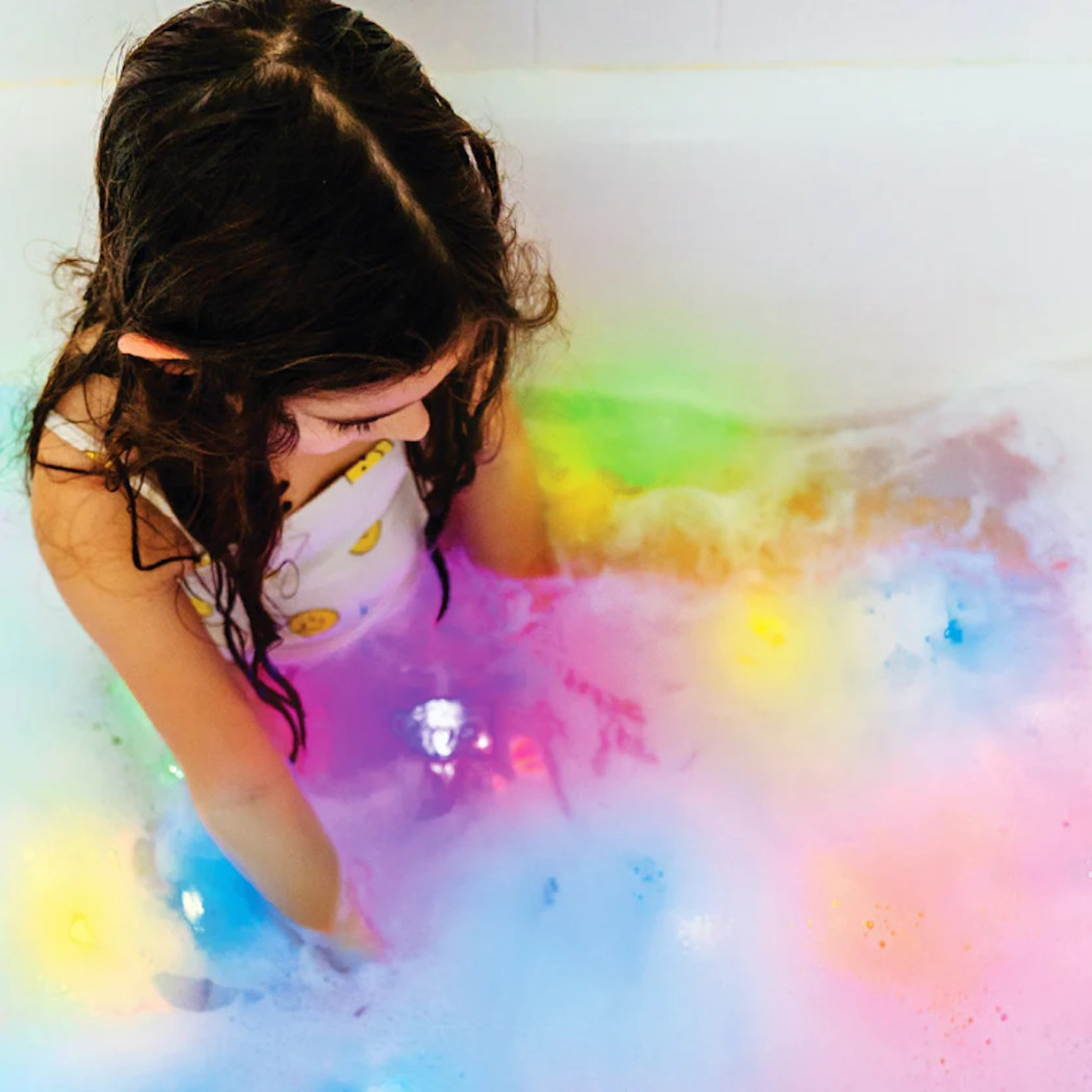 Postać Party Pal oraz 2 kostki Sensoryczne Świecące w Wodzie - Wielokolorowe - Glo Pals