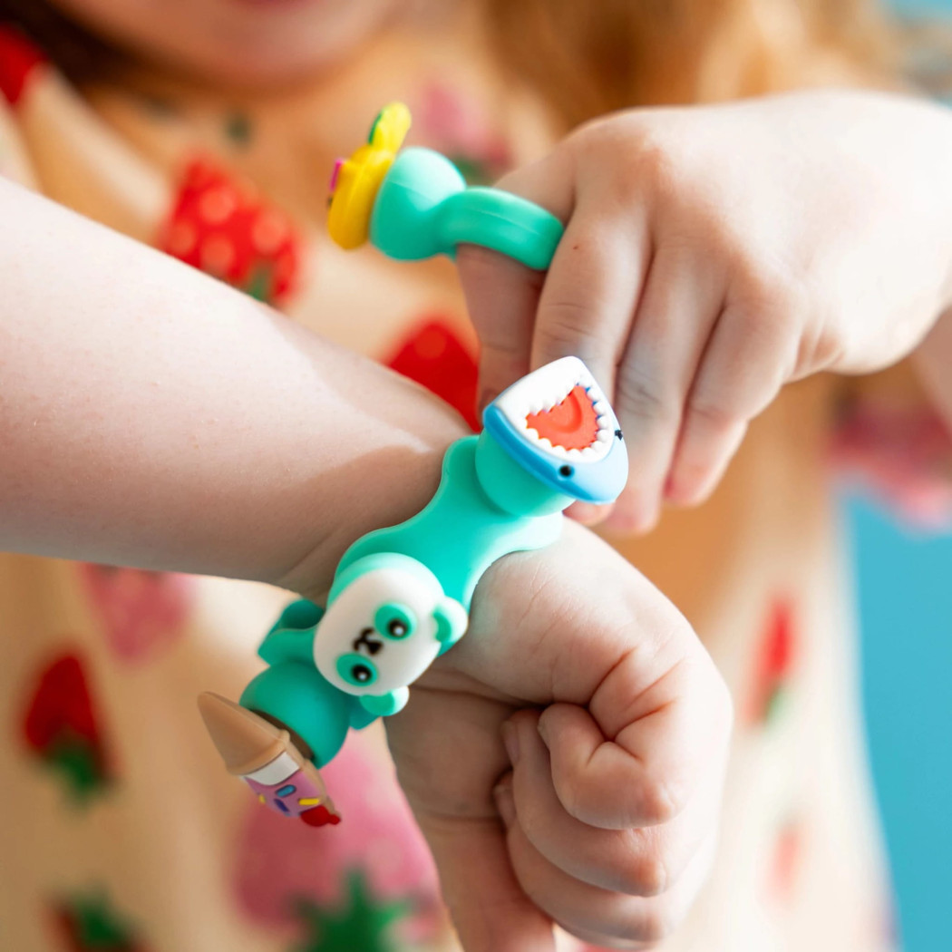 Różowa Biżuteria Plip Charms - Bransoletka, Pierścionek i 8 Charmsów - Fat Brain Toys