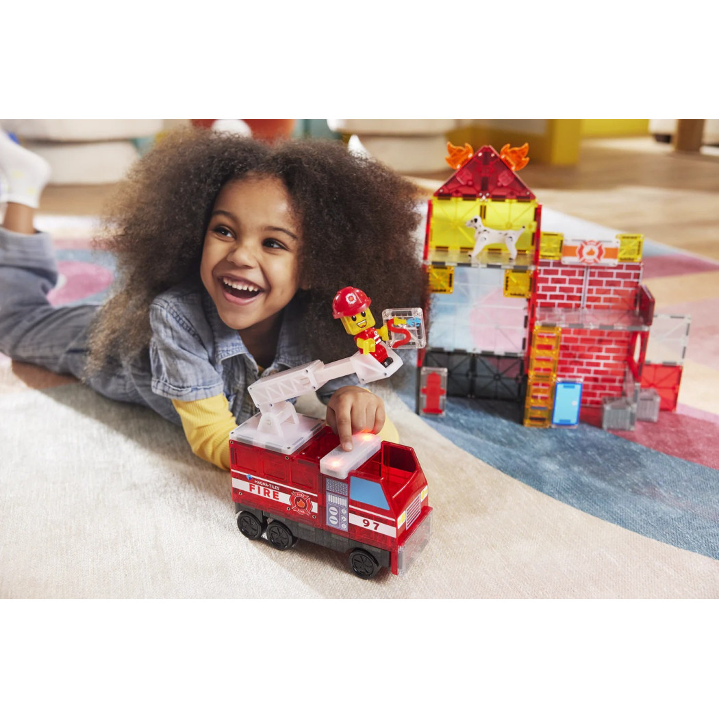 Remiza - Straż Pożarna - Fire Station - Klocki Magnetyczne 50 elementów z Pojazdem z Drabiną i Figurkami - Magna-Tiles