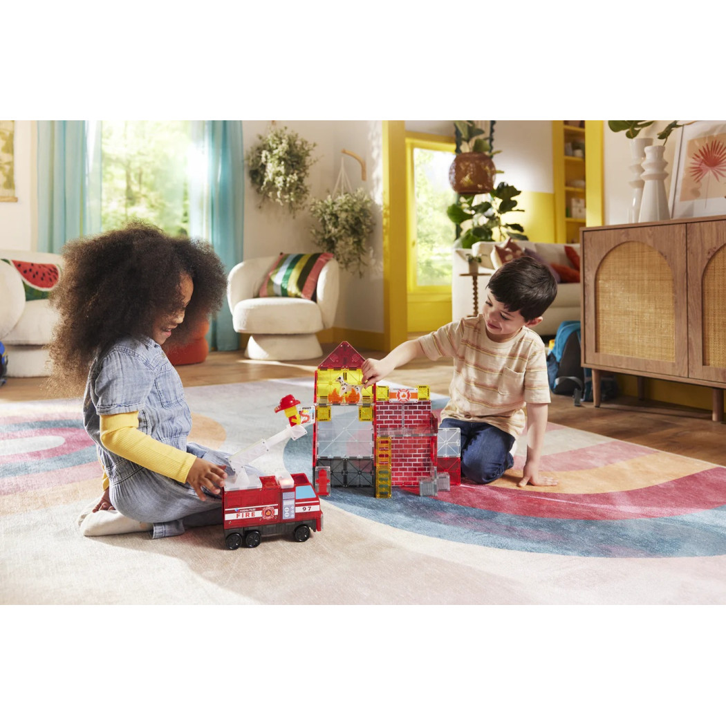 Remiza - Straż Pożarna - Fire Station - Klocki Magnetyczne 50 elementów z Pojazdem z Drabiną i Figurkami - Magna-Tiles