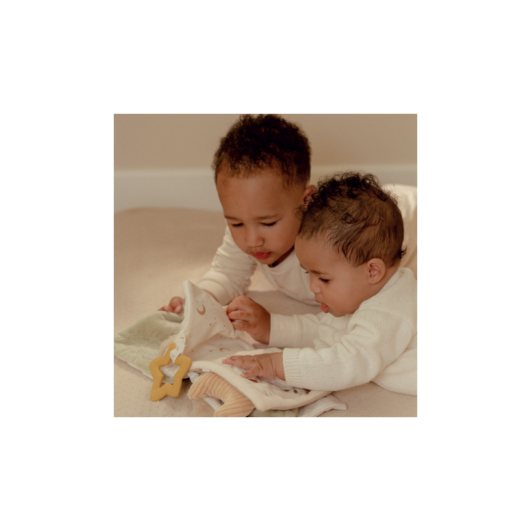 Książeczka Aktywizująca Newborn Naturals - Mięciutka Sensoryczna z Gryzakiem - Little Dutch