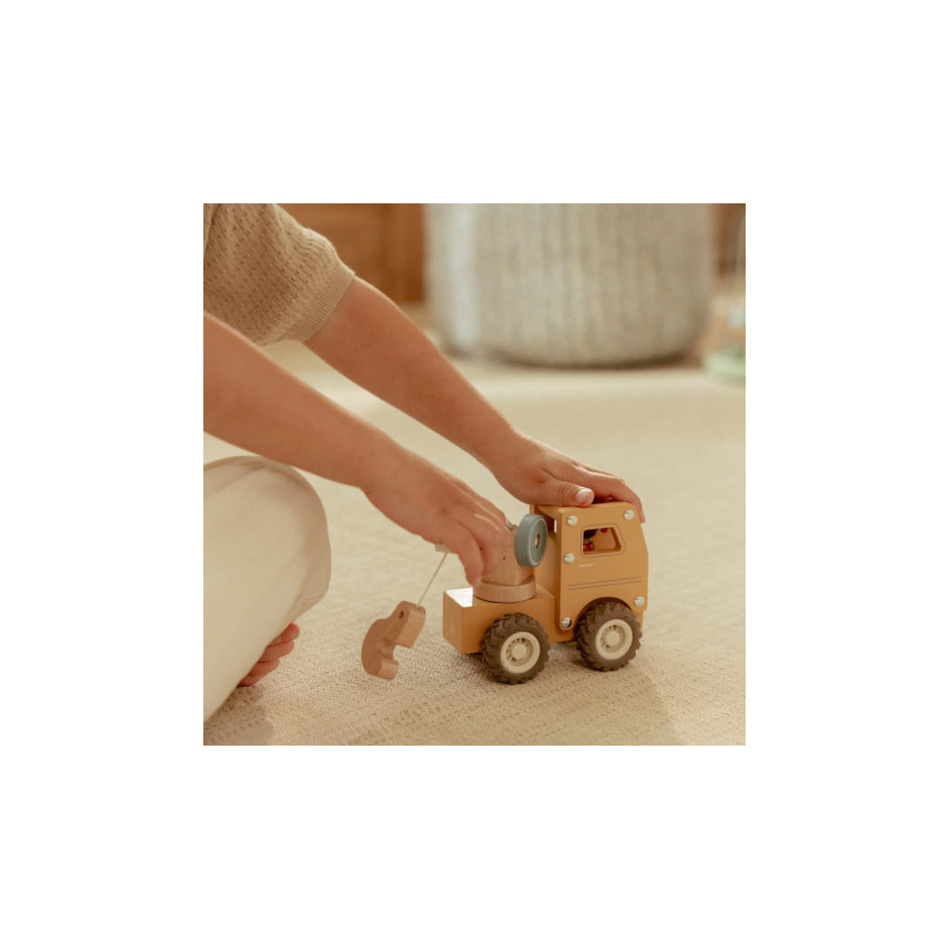 Ciężarówka z Dźwigiem - Drewniane Auto Ciężarówka z Ruchomym Dźwigiem i Ludzikiem - Little Dutch