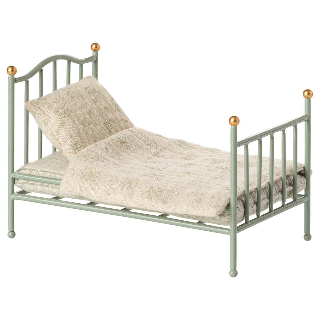 Miętowe Pojedyncze Metalowe Łóżko dla Myszek - z Materacem i Pościelą - Vintage - Maileg