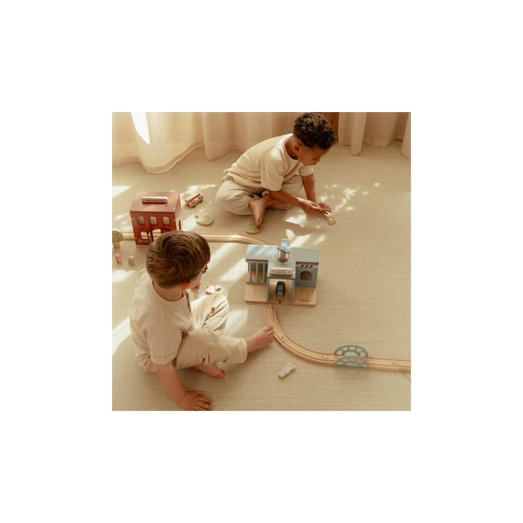 Posterunek Policji - Drewniany Zestaw z Helikopterem, Autem, Figurką Policjanta i Złodzieja - Little Dutch