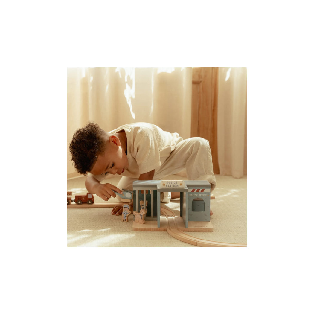 Posterunek Policji - Drewniany Zestaw z Helikopterem, Autem, Figurką Policjanta i Złodzieja - Little Dutch