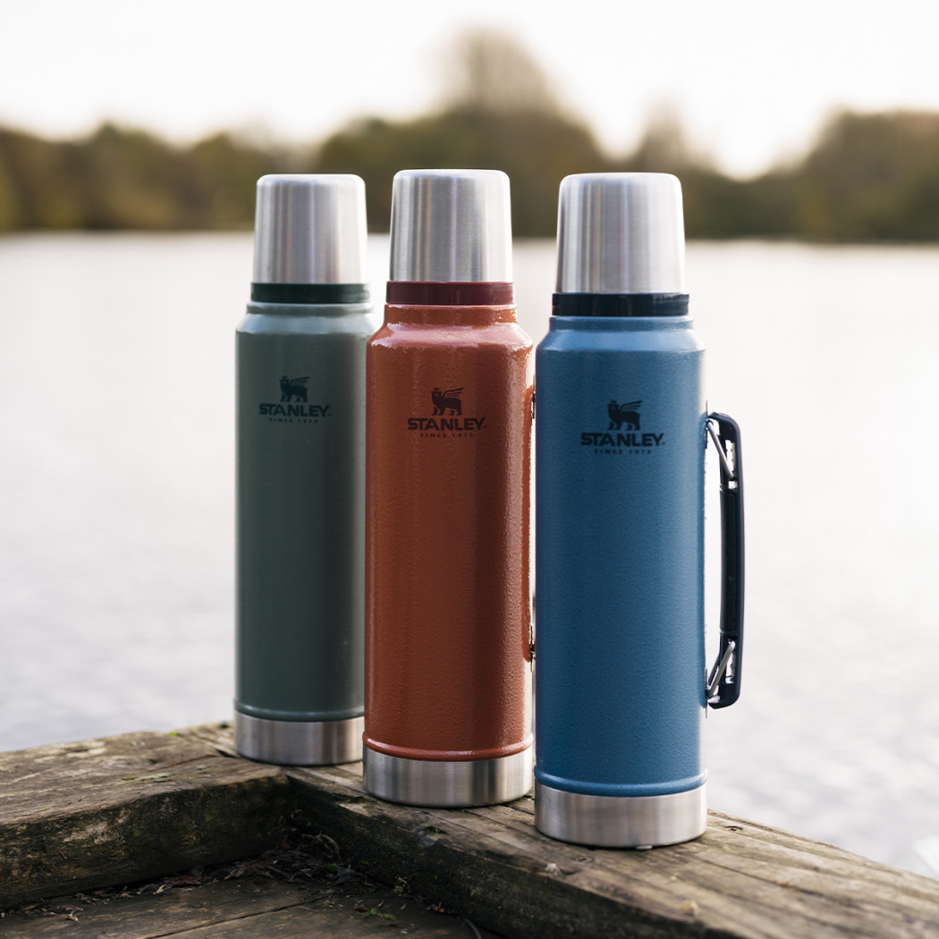 Hammertone Clay Ceglasty 1.0L - Termos na Napoje - Legendary Classic - Butelka Termiczna z Zakrętką-Kubkiem - Stanley