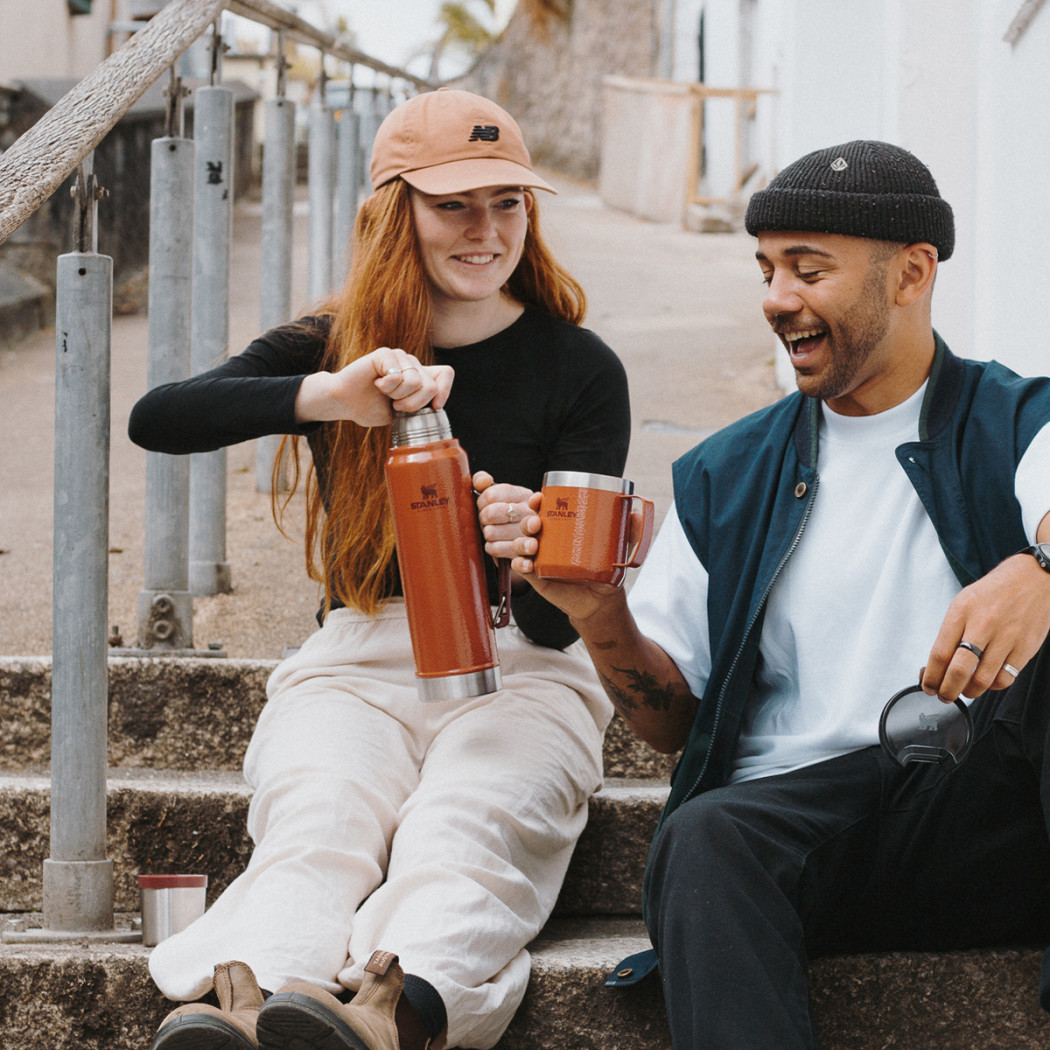 Hammertone Clay Ceglasty 1.0L - Termos na Napoje - Legendary Classic - Butelka Termiczna z Zakrętką-Kubkiem - Stanley