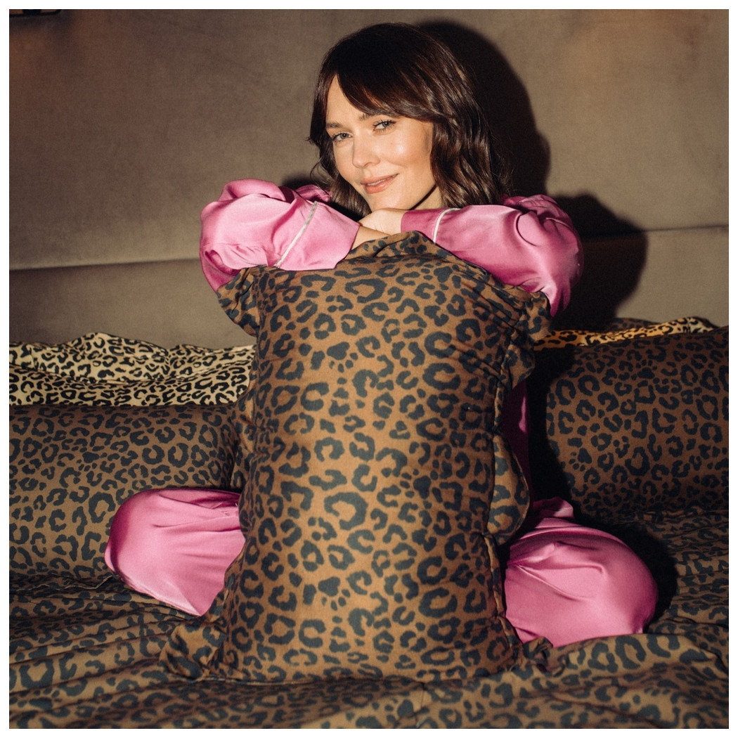 Leopard Choco - Bawełniana Poduszka do Spania XL z Falbaną - 50x70 cm - La Millou