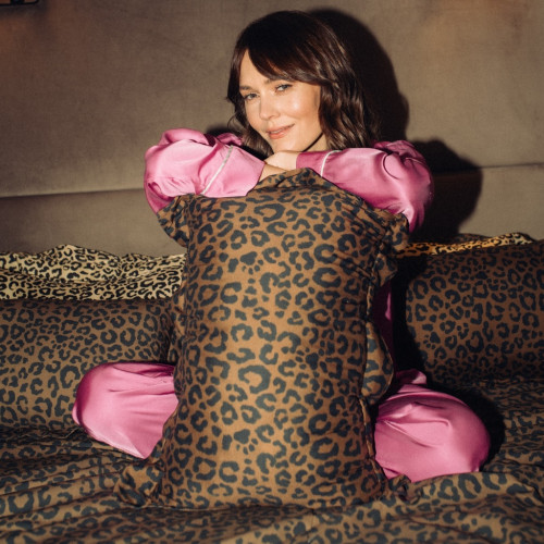 Leopard Choco - Bawełniana Poduszka do Spania XL z Falbaną - 50x70 cm - La Millou