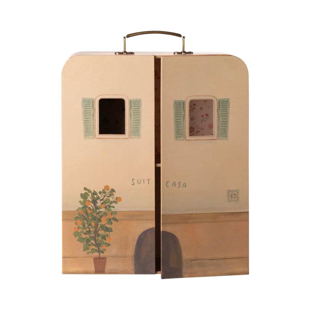 SuitCasa - Mały Domek dla Myszek z Rączką - Przenośny Domek Tekturowy z Dwoma Łóżkami z Pościelą - Maileg