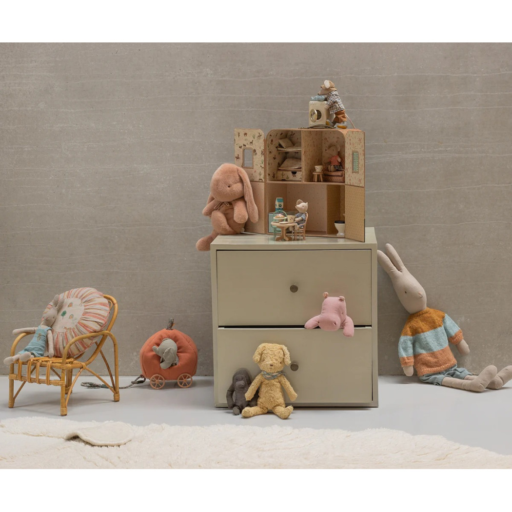 SuitCasa - Domek dla Myszek z Rączką - Przenośny Domek Tekturowy z Dwoma Łóżkami z Pościelą - Maileg