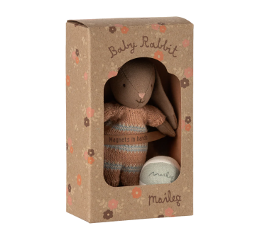 Zestaw - Króliczek Dzidziuś w Różowym Pajacyku z Piłką - Brązowy - Rozmiar Micro - Maileg