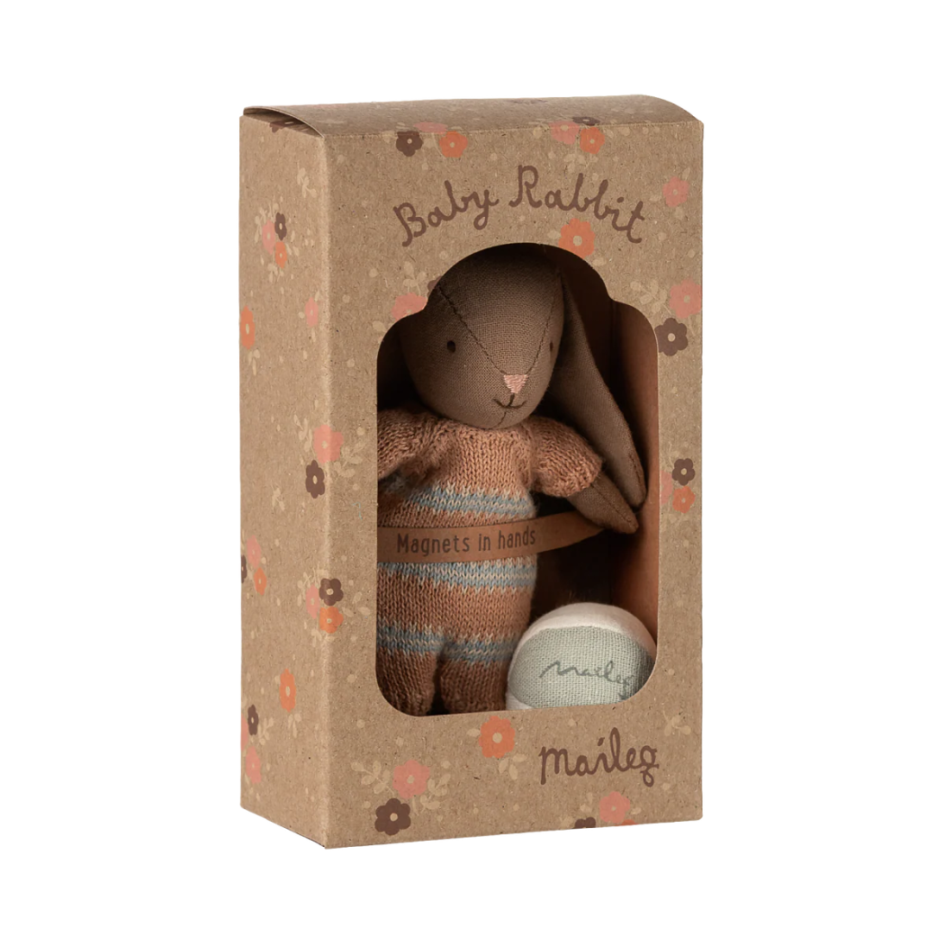 Zestaw - Króliczek Dzidziuś w Różowym Pajacyku z Piłką - Brązowy - Rozmiar Micro - Maileg