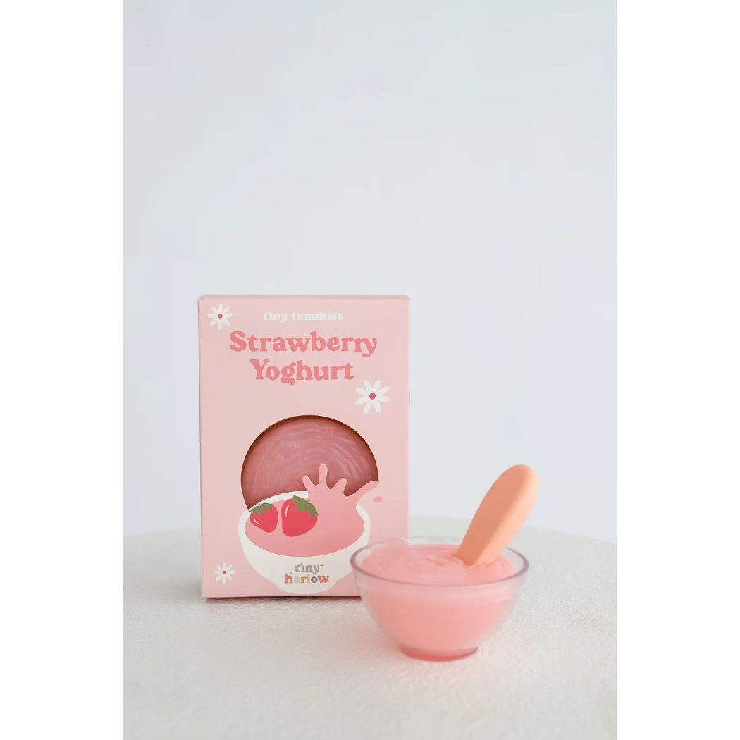 Jogurt Truskawkowy - Miseczka z Łyżeczką - Zestaw Do Karmienia Lalek - Deserek Pachnący Truskawkami - Tiny Harlow
