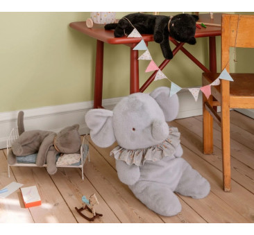 Szary Śpiący Kot - Leżący Pluszowy Kotek 37 cm z Zamkniętymi Oczami - Plush Kitten - Maileg