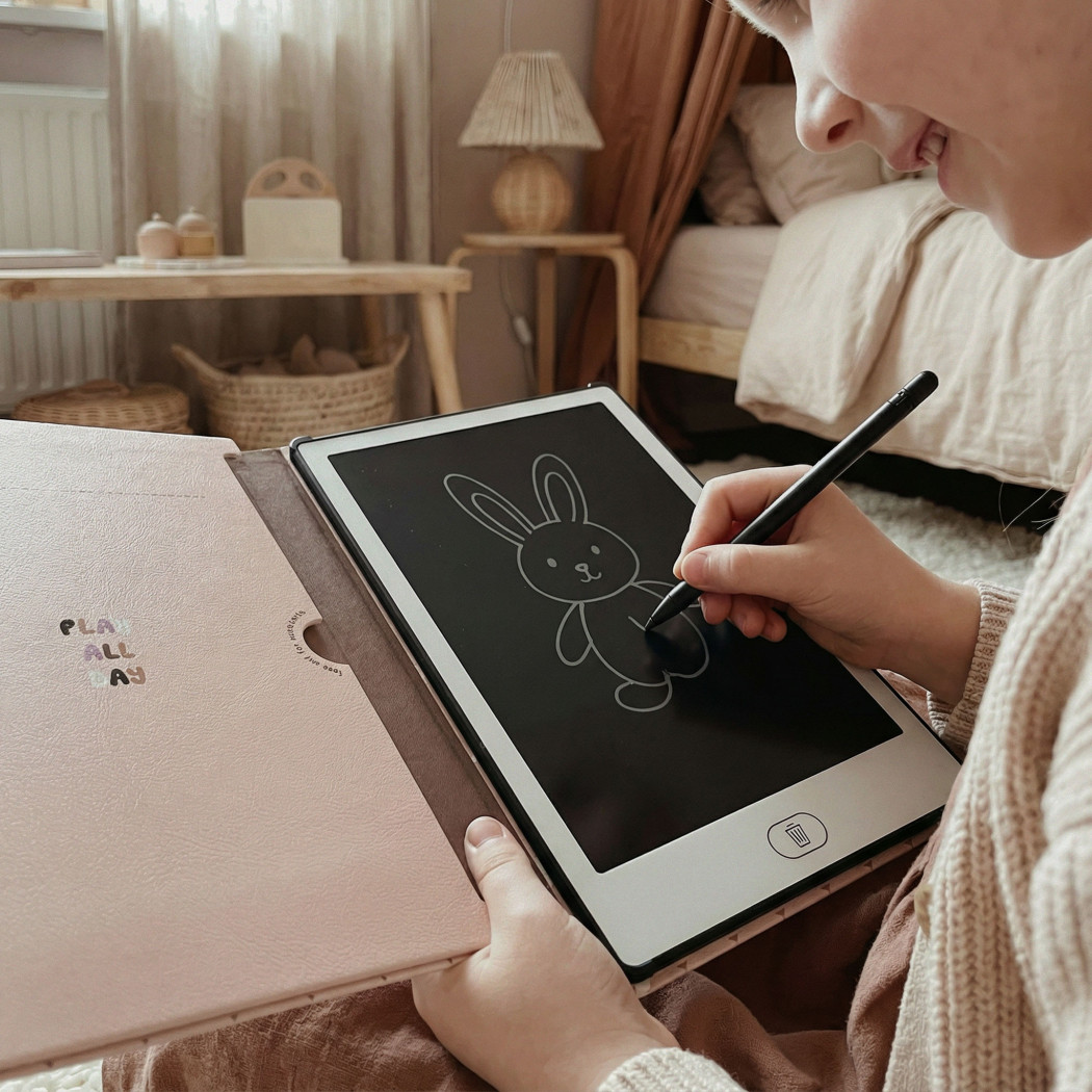 PROMOCJA Króliczek KidBook - Tablet Graficzny z Kartami Pracy do Nauki Rysowania dla Dzieci - Kidinex