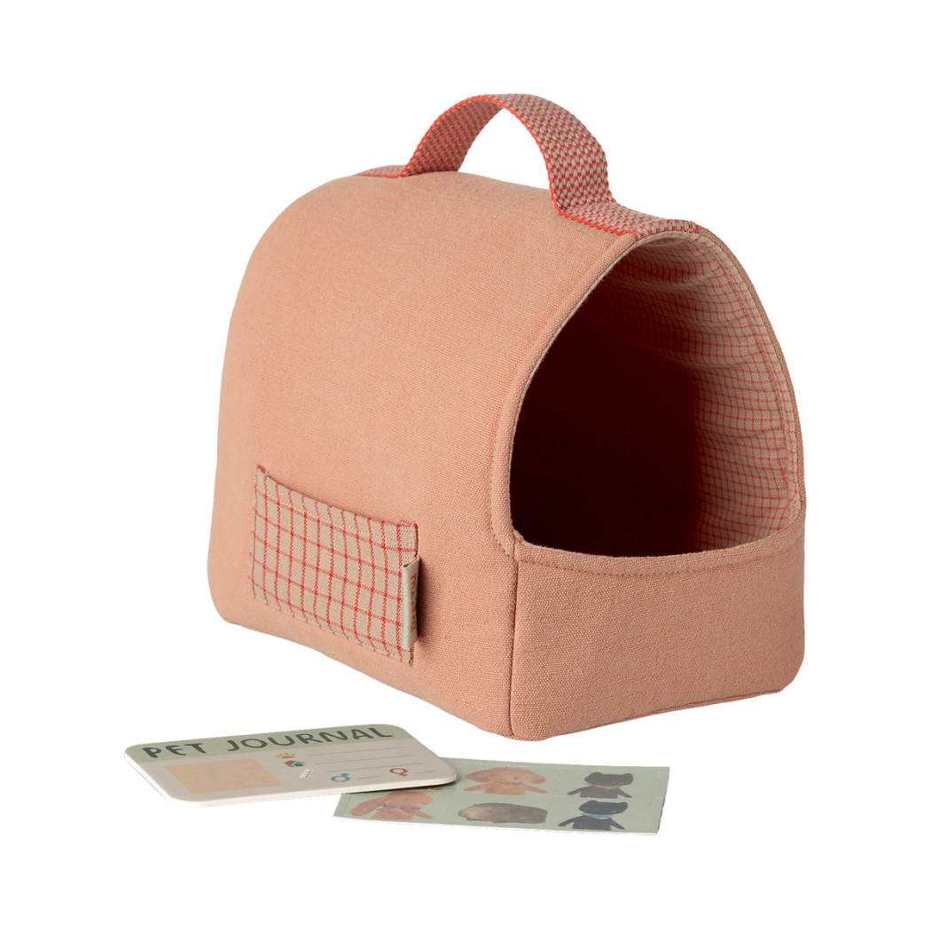 Koralowy Transporter dla Pieska lub Kotka z Dowodem dla Zwierzątka - Pet Carrier - Maileg