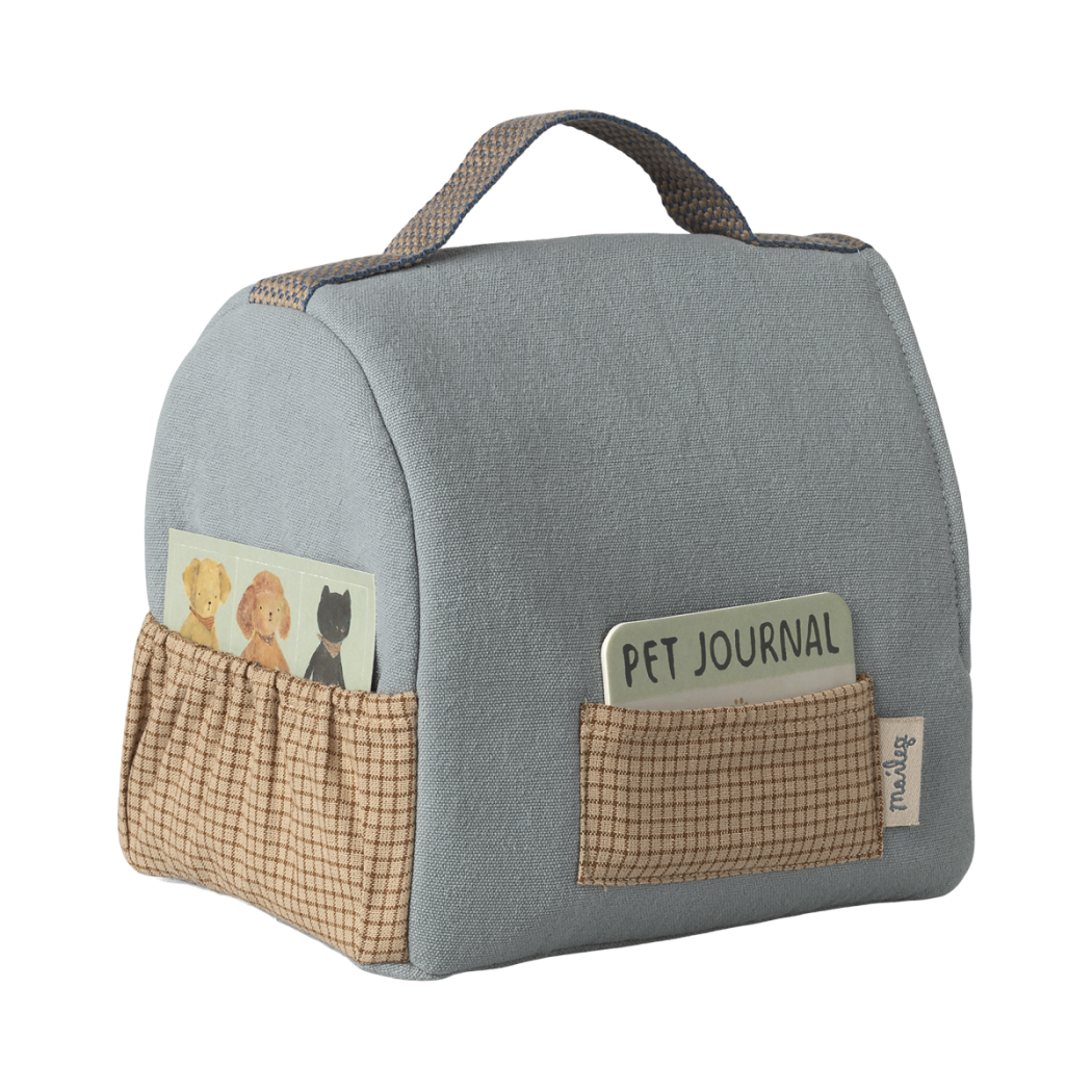 Niebieskie Nosidełko dla Pieska lub Kotka z Dowodem dla Zwierzątka - Pet Carrier - Maileg