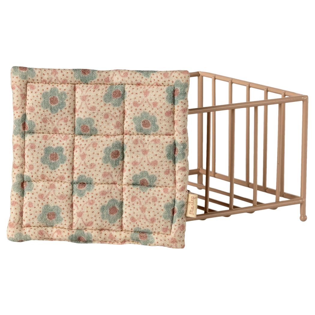 Różowe Łóżeczko Niemowlęce - Kojec z Materacykiem dla Myszek - rozmiar My (Mniejszy) - do Domku - Maileg