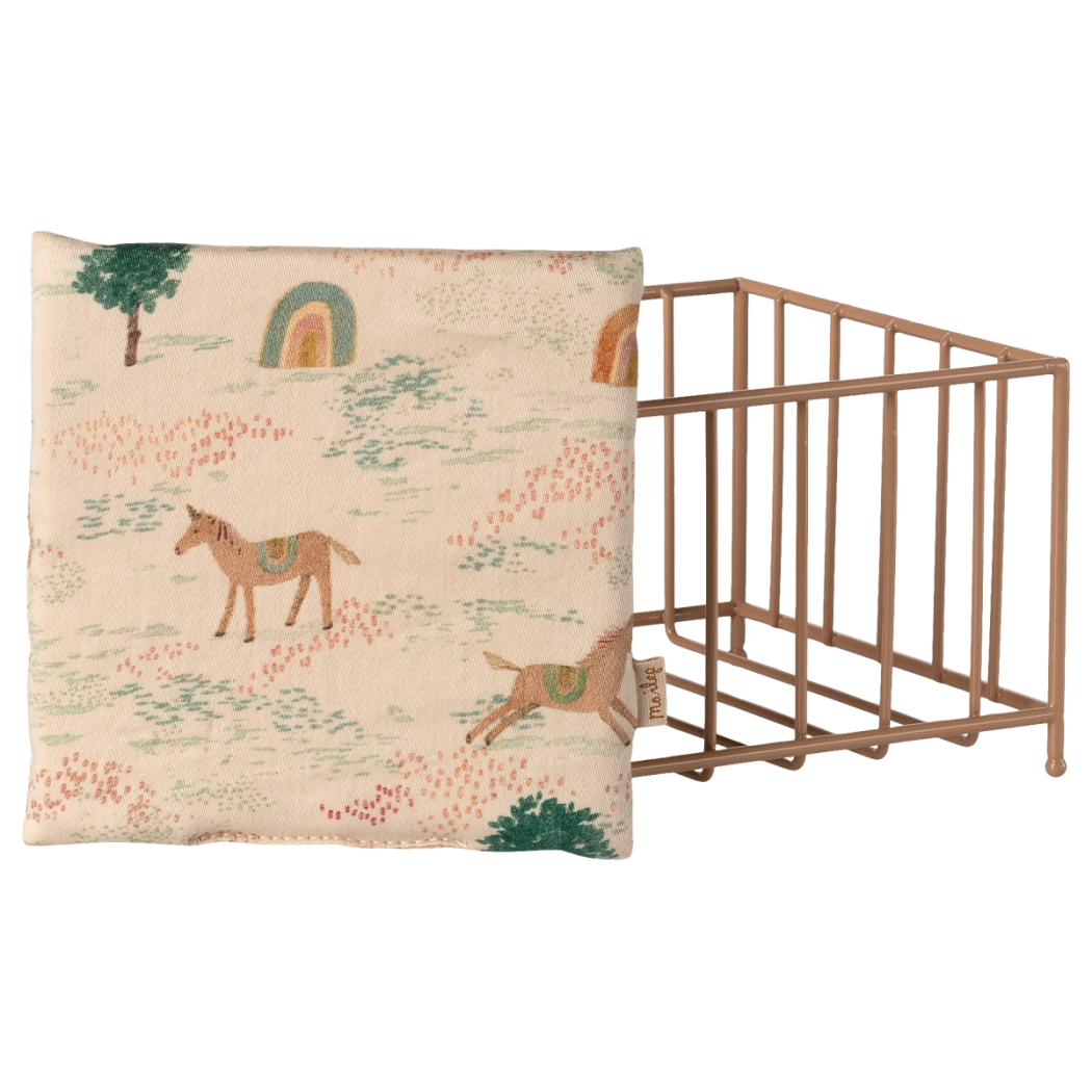 Łóżeczko Niemowlęce Pudrowy Róż - Kojec z Materacykiem dla Myszek - rozmiar Micro (Większy) - do Domku - Maileg