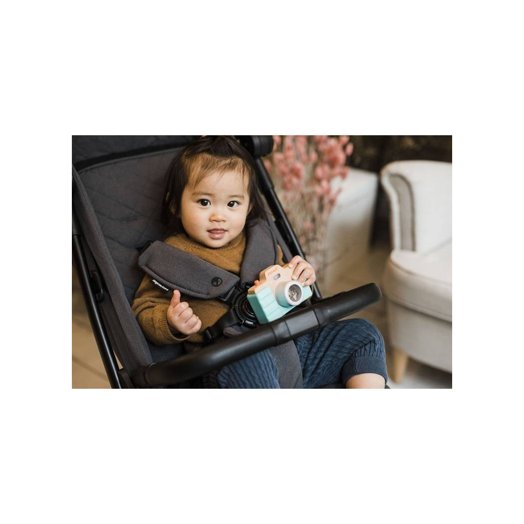 Aparat Fotograficzny - Drewniany z Lampą Błyskową i Dźwiękiem Migawki - Silikonowe Etui - Janod