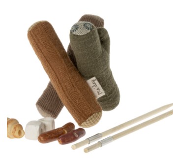 Ognisko dla Myszek - Zestaw Ogniskowy - Kijki Kiełbaski Pianki Pieczywo - Maileg