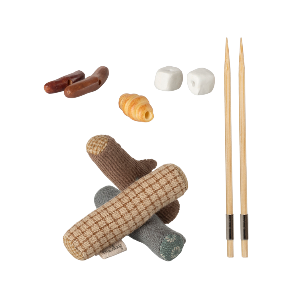 Ognisko dla Myszek - Zestaw Ogniskowy - Kijki Kiełbaski Pianki Pieczywo - Maileg