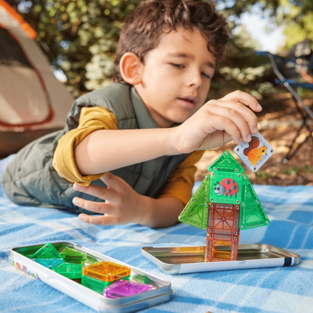 Treehouse - Podróżne Klocki Magnetyczne 26 el. w Metalowym Pudełku - Travel Set - Magna-Tiles