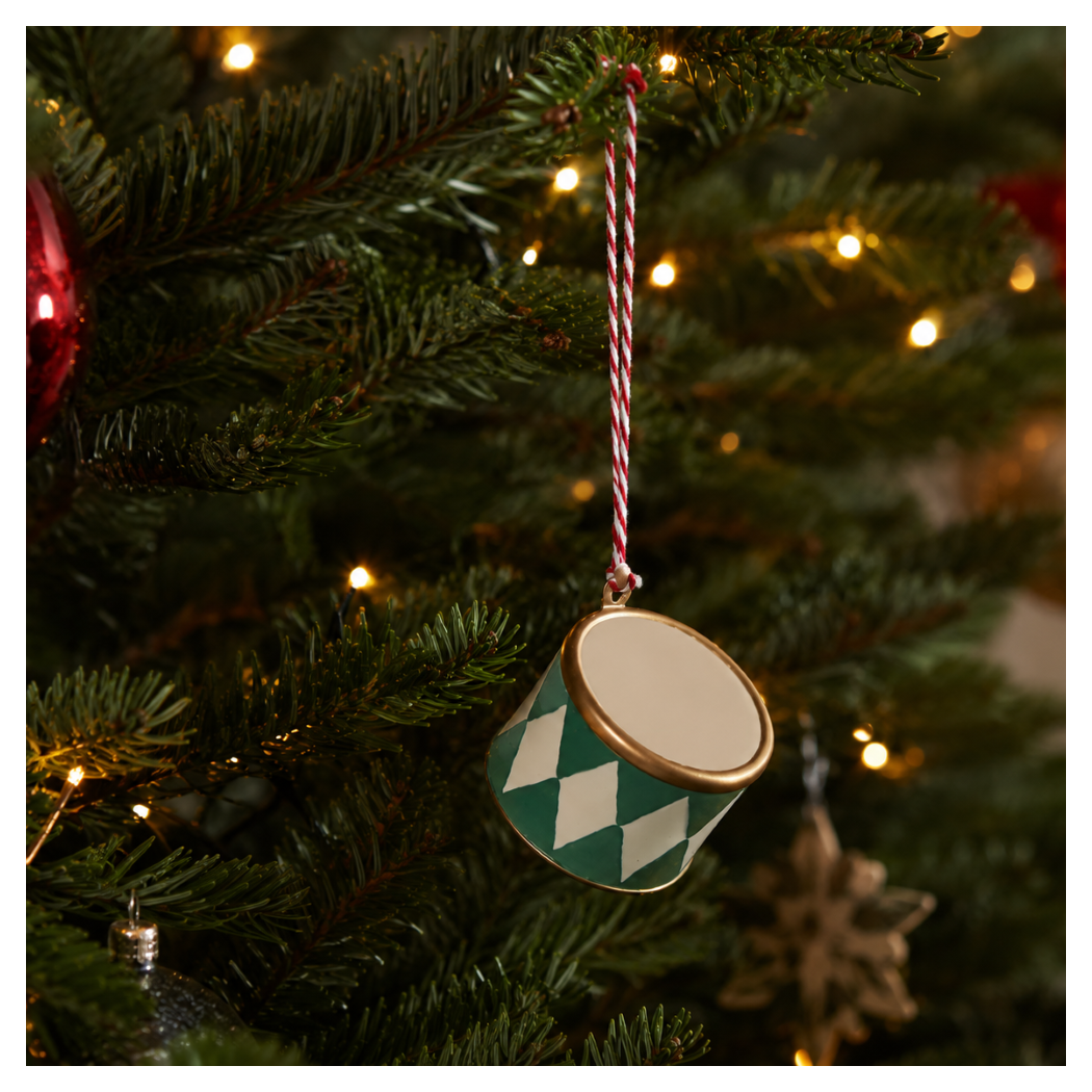 Zielony Mały Bębenek - Dekoracja Bożonarodzeniowa - Metal Ornament Small Drum Dark Green - Akcesoria dla Lalek - Maileg