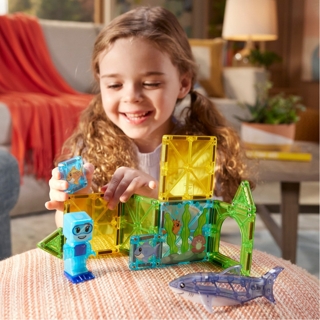 Shark Dive - Nurkowanie z Rekinem - Klocki Magnetyczne 13 elementów z Figurką - Magna-Tiles